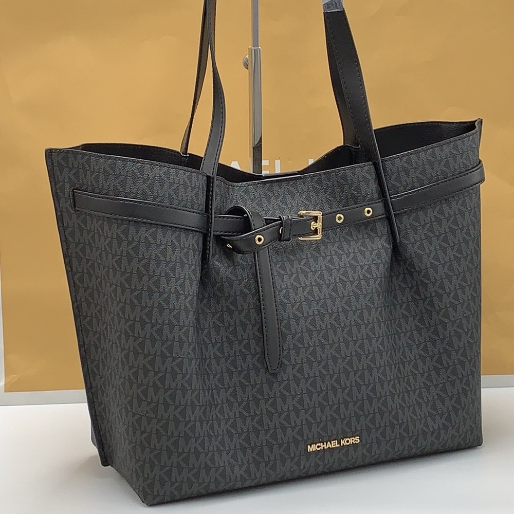 MICHAEL KORS
Emilia Large Logo Tote Shoulder Bag
COLOR Black Signature